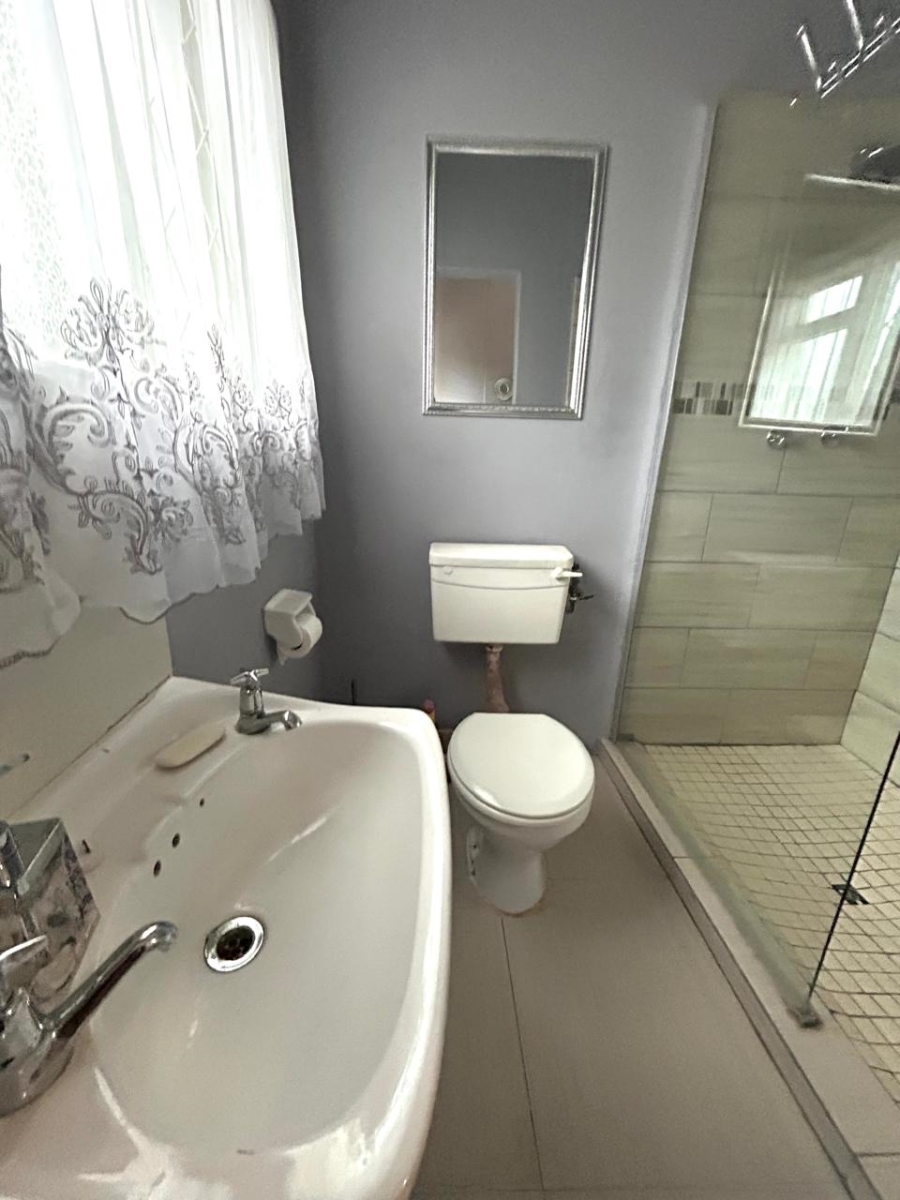 5 Bedroom Property for Sale in Beacon Bay Eastern Cape